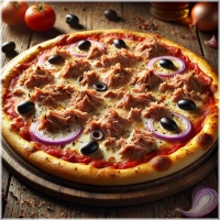 Tomatensaus, mozarella, tonijn, ui